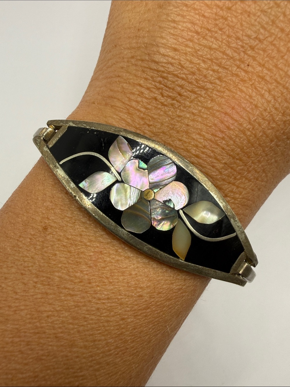 Vintage Alpaca Mexico Silver Tone Black Abalone Mother of Pearl Flower Bracelet